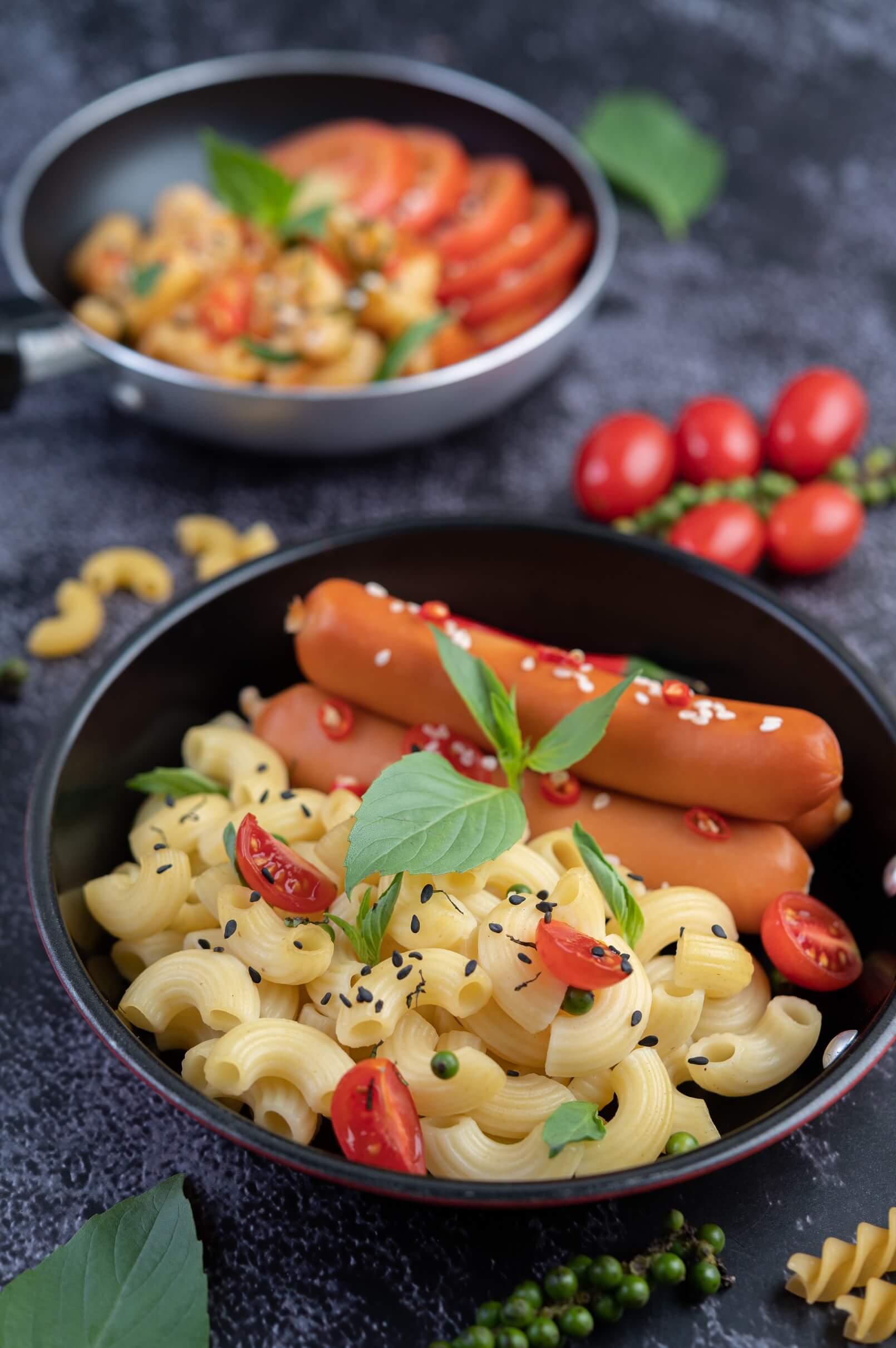 fried-macaroni-and-sausage-in-a-frying-pan-7JEZEPY