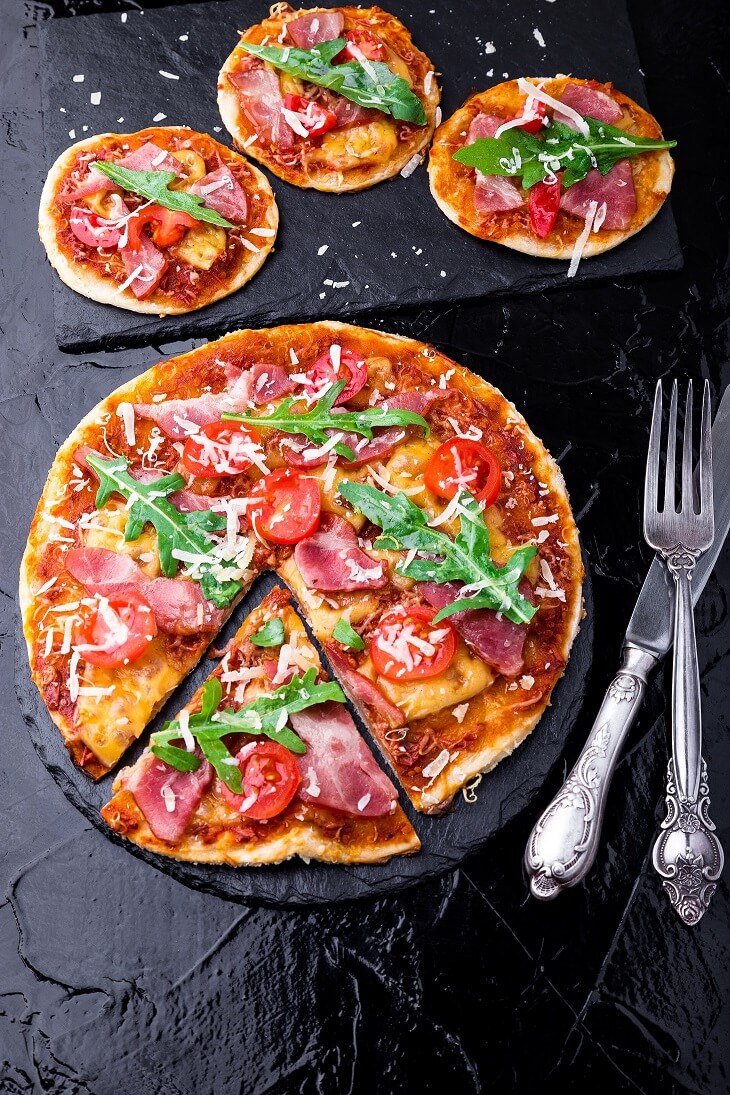 homemade-pizza-P7MSAVD